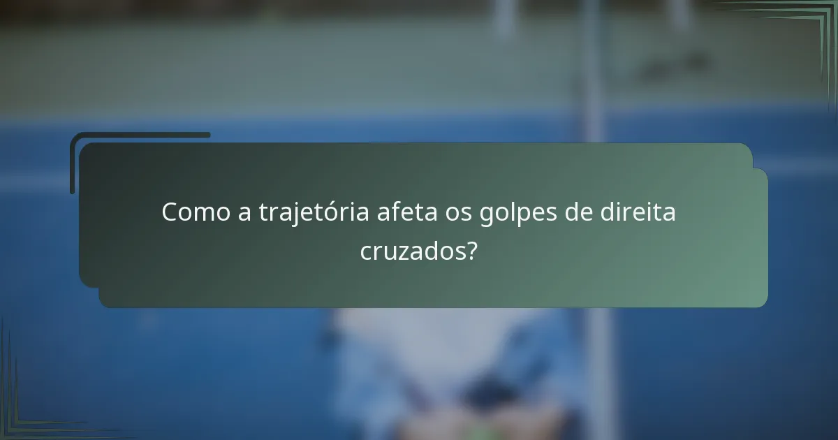 Como a trajetória afeta os golpes de direita cruzados?